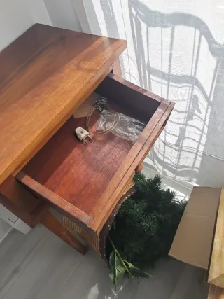 Mesa auxiliar de madera maciza