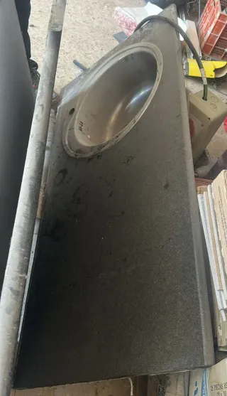 Encimera de granito esta en muy buenas condiciones