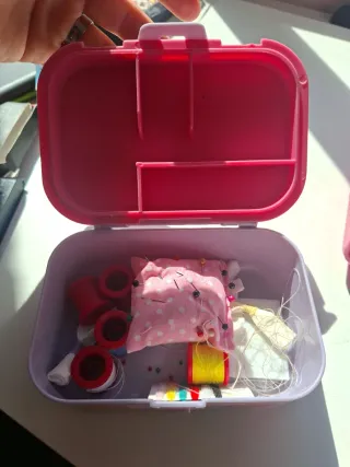 Máquina de coser Barbie con accesorios