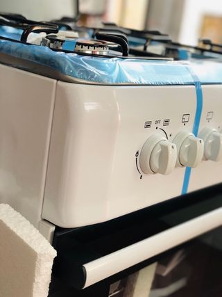 COCINA DE GAS BUTANO 4 FUEGOS 50CM EN FRIGOMARK