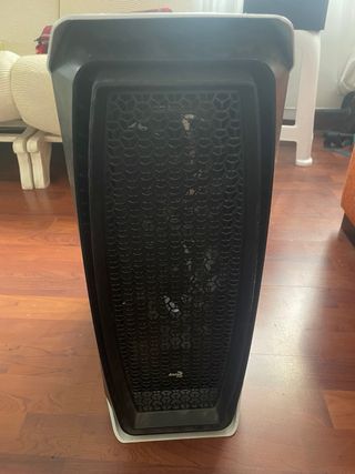 Caja PC Blanca y Negra