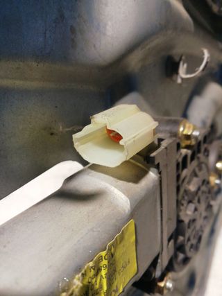 ELEVALUNAS DELANTERO DERECHO KIA CERATO 72532