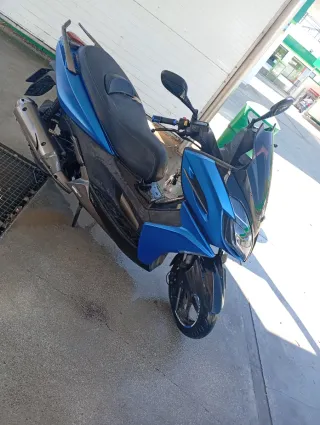 Kymco 125cc Scooter Azul/Negro
