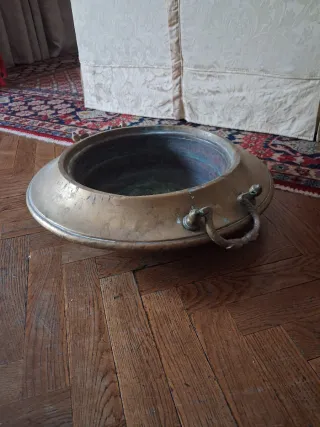 Coppia porta piante in ottone battuto