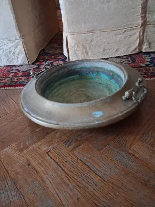 Coppia porta piante in ottone battuto