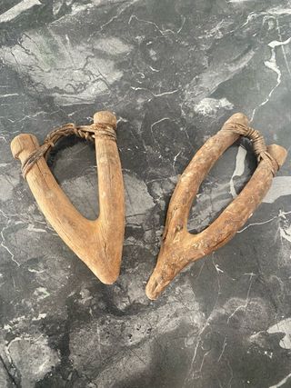 Tirachinas antiguos hechos a mano