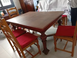 Mesa comedor madera y 4 sillas tapizadas y silla