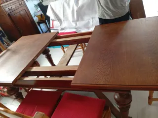 Mesa comedor madera y 4 sillas tapizadas y silla