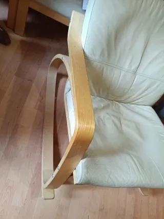 BUTACA de cuero y madera