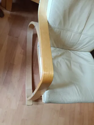 BUTACA de cuero y madera