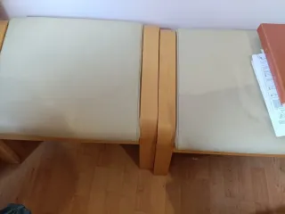 BUTACA de cuero y madera