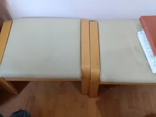 BUTACA de cuero y madera