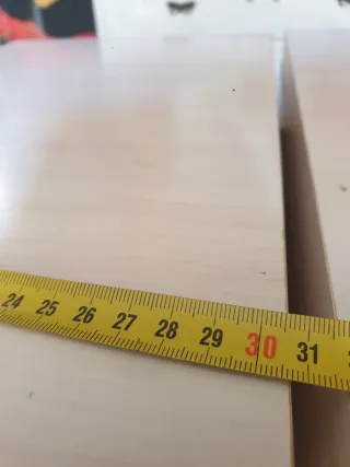 Mesita auxiliar beige y blanca