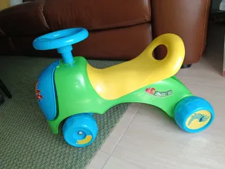 Correpasillos bebé verde y amarillo