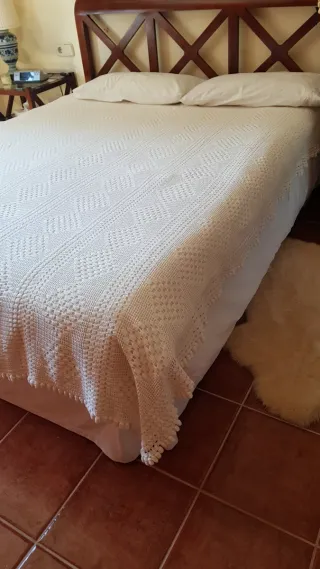 Colcha de ganchillo hecha a mano