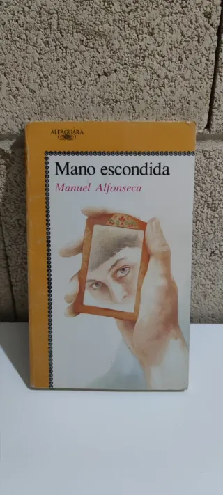 Mano escondida (Juvenil Alfaguara) (Spanish Edi...