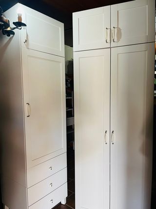 Armario blanco de madera
