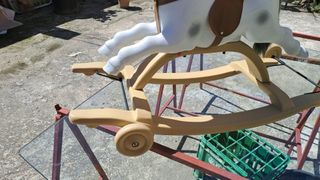 Caballo balancín blanco con ruedas