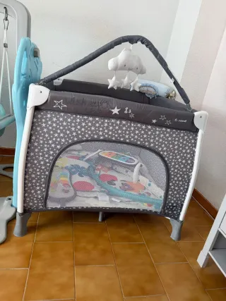 Parque infantil Jane sin usar