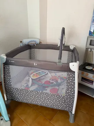 Parque infantil Jane sin usar