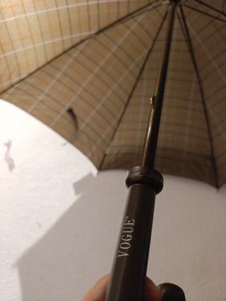Paraguas VOGUE de cuadros beige