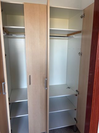 Armario 8 puertas beige y plata