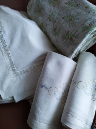 2 Lenzuola Matrimoniali con Federe Ricamate