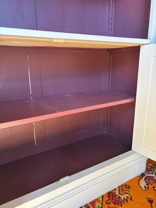 Armario/biblioteca beige y morado
