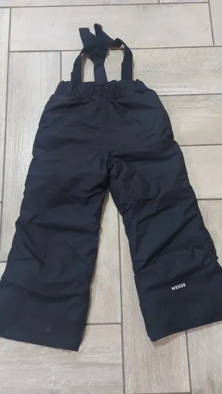 Salopette da neve e muffole per bambini