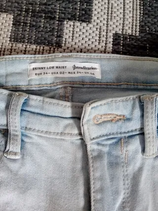 Vaqueros Stradivarius Talla 34 Azul Claro