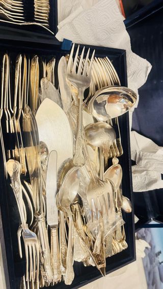 Juego cubiertos y cucharones metal plateado