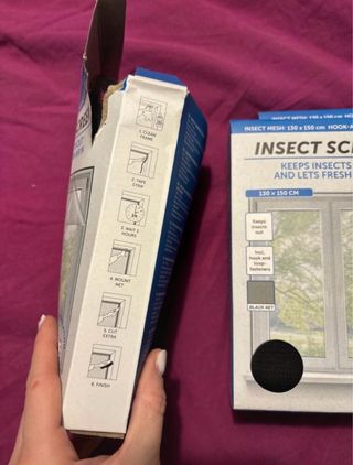 Zanzariere che si attaccano alla finestra