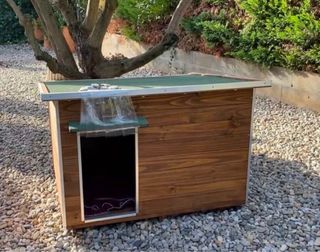 Casita exterior para perros de madera