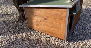 Casita exterior para perros de madera