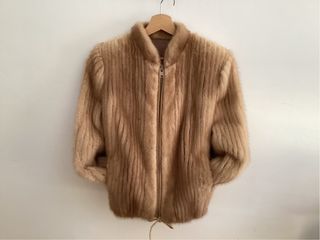 Abrigo de pelo moderno