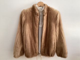 Abrigo de pelo moderno