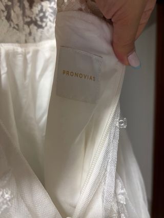 Vestido Novia con Cancán y Capa