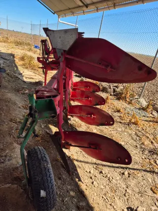 Arado Kverneland Cuatrisurco