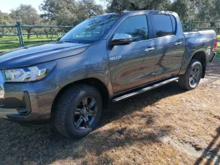 Llantas Toyota Hilux con Neumáticos Bridgestone