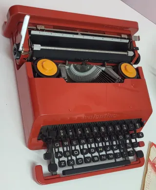 Máquina de escribir Olivetti Valentine Roja