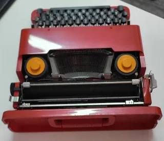 Máquina de escribir Olivetti Valentine Roja