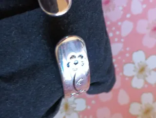 Esclava de plata con flores,és una belleza