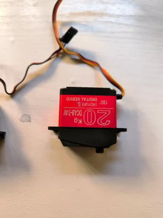 Servos y motor RC