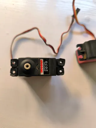 Servos y motor RC