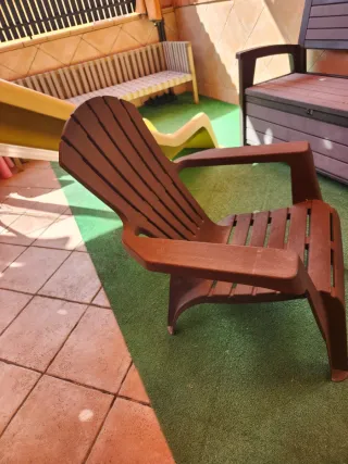 Sillón de plástico marrón