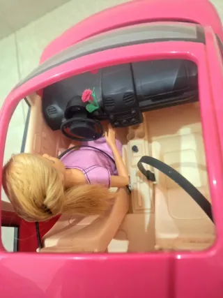 Barbie y su coche Escarabajo