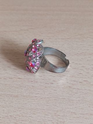 Anello con pietre rosa