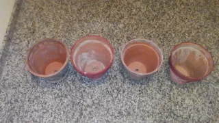 Macetas de terracota decoradas