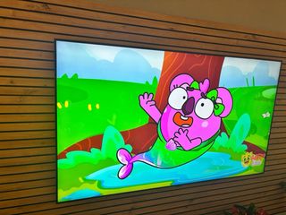 Samsung 65 TV con soporte de pared