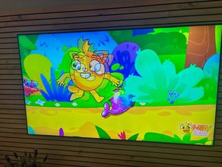 Samsung 65 TV con soporte de pared